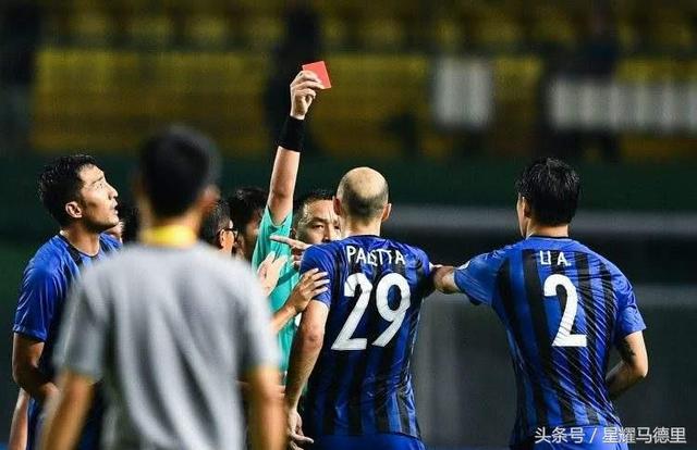  莱万接班人浮现，新星小将单场狂轰四球  