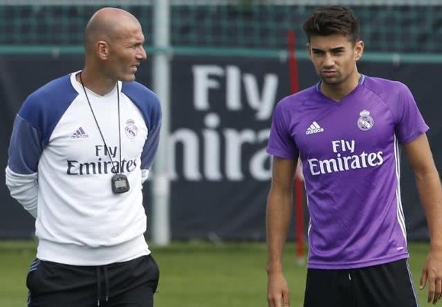  国米传奇马特拉齐现身教练席，临时指导防守  